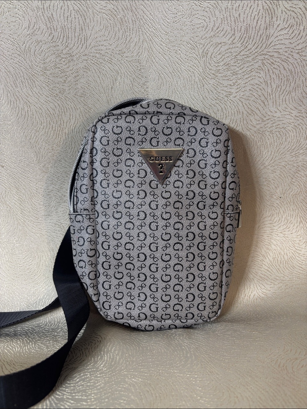 GUESS Gray Monogram Crossbody Belt Bag for Men/women 0277